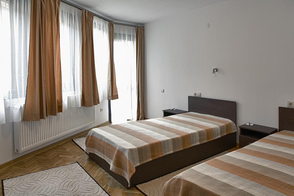 Pepi Guest House Veliko Tŭrnovo Exterior photo